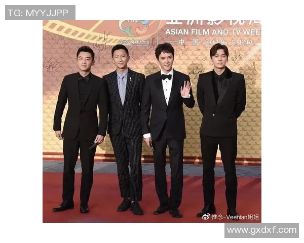 亚洲明星与足球明星同框合影展现跨界魅力与友谊的精彩瞬间